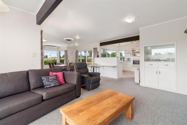 Photo of property in 14 Robinson Avenue, Holdens Bay, Rotorua, 3010