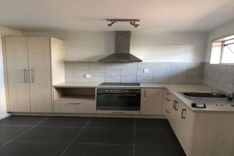 Photo of property in 1/96 Chivalry Road, Glenfield, Auckland, 0629