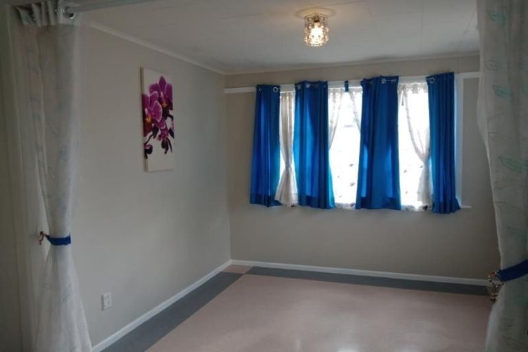 Photo of property in 11 Savage Crescent, Upper Hutt Central, Upper Hutt, 5018