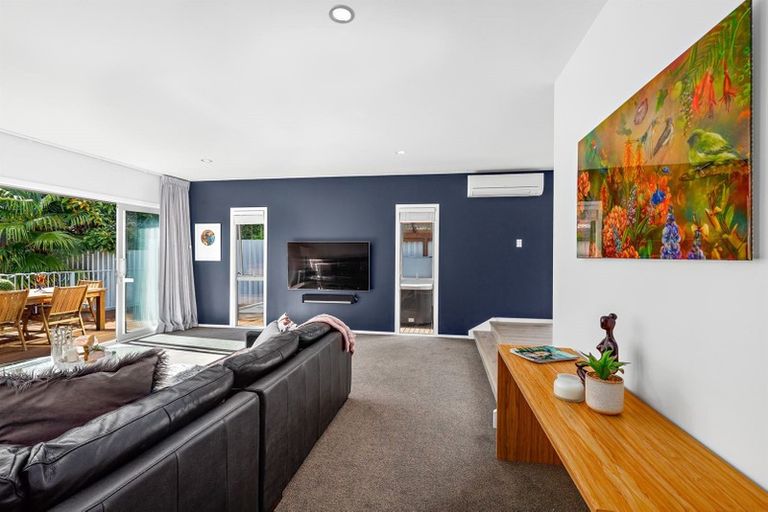 Photo of property in 32 John Downs Drive, Browns Bay, Auckland, 0630