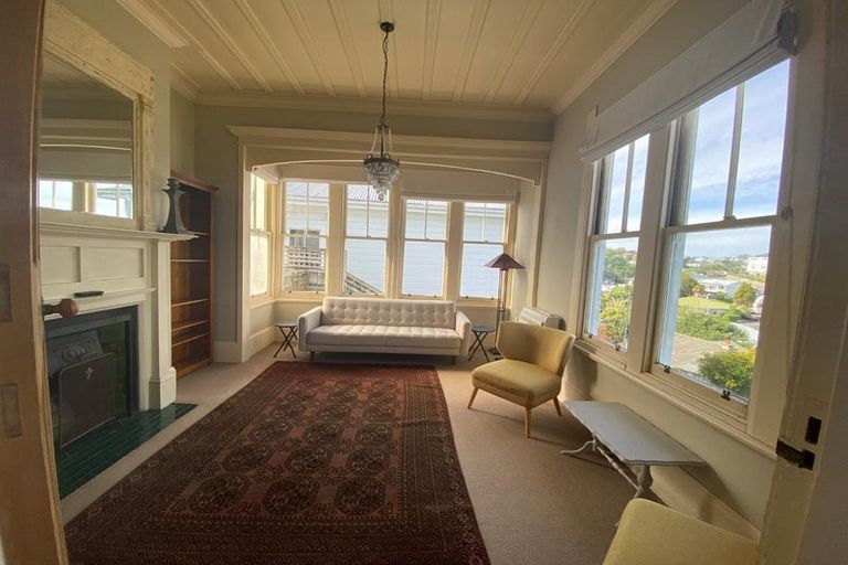 Photo of property in 16 Sealy Road, Bluff Hill, Napier, 4110