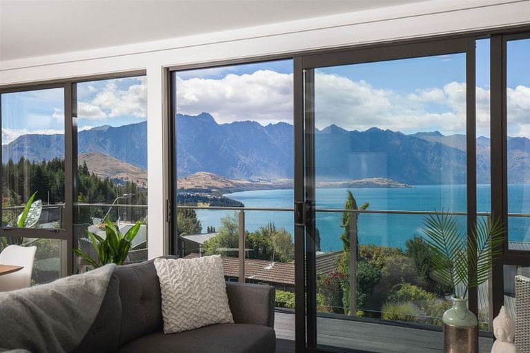 Photo of property in 54d Wynyard Crescent, Fernhill, Queenstown, 9300
