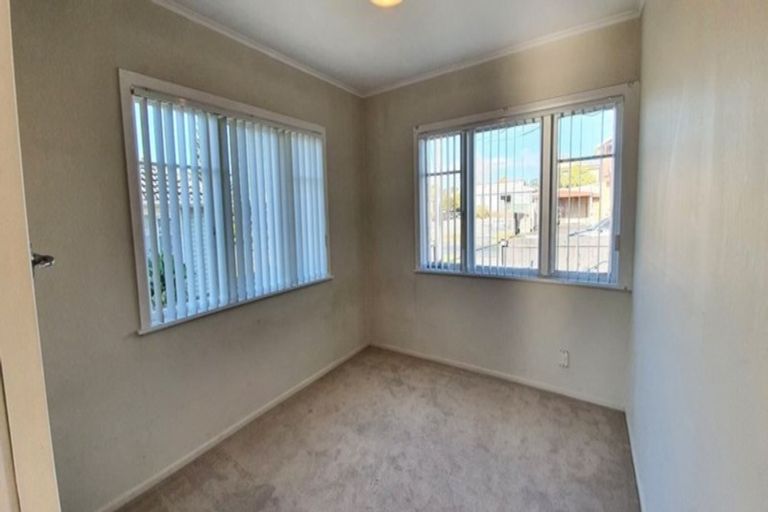 Photo of property in 30 Royton Avenue, Mangere East, Auckland, 2024