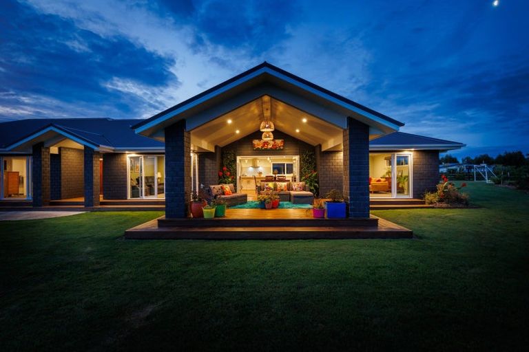 Photo of property in 21 Loveston Lane, Kelvin Grove, Palmerston North, 4470