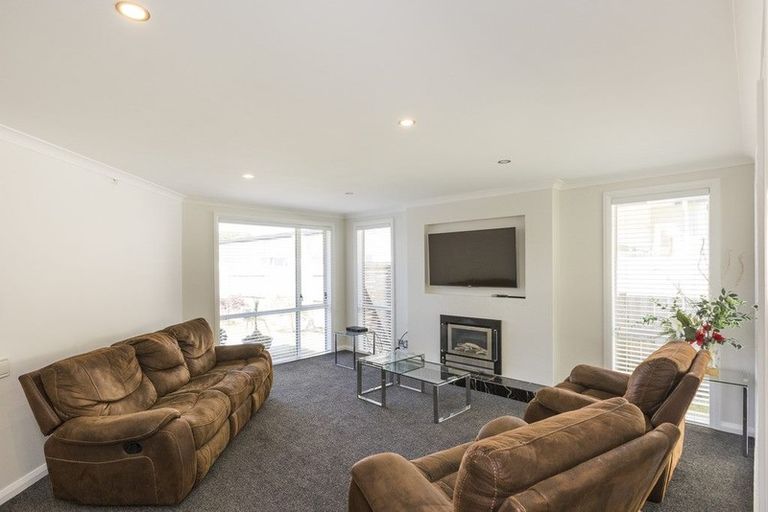 Photo of property in 15 Freedom Drive, Kelvin Grove, Palmerston North, 4414