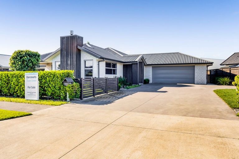 Photo of property in 52 Links Drive, Waiwhakaiho, New Plymouth, 4312