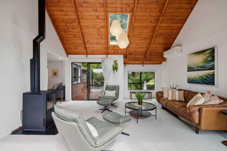 Photo of property in 189 Shaw Road, Oratia, Auckland, 0604