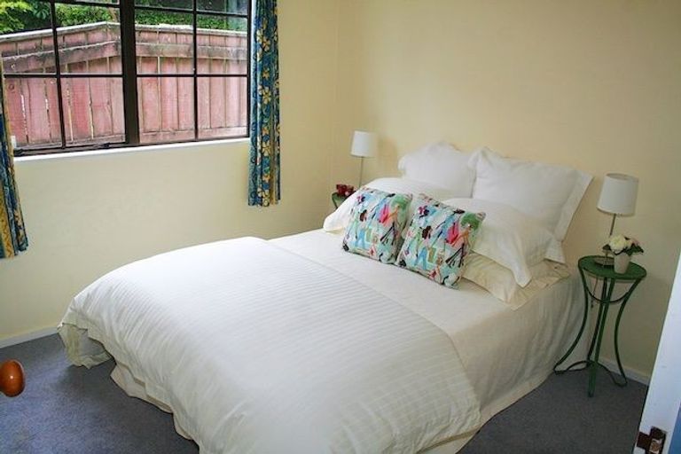 Photo of property in 32 Pekanga Road, Normandale, Lower Hutt, 5010