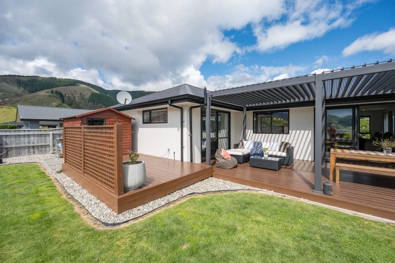 Photo of property in 8 Huntaway Close, Stoke, Nelson, 7011