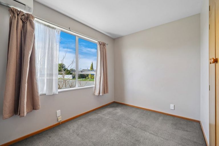 Photo of property in 1 Birdling Place, Halswell, Christchurch, 8025