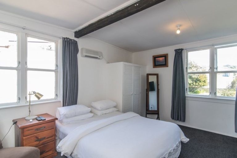 Photo of property in 3 Freyberg Crescent, Waikanae Beach, Waikanae, 5036