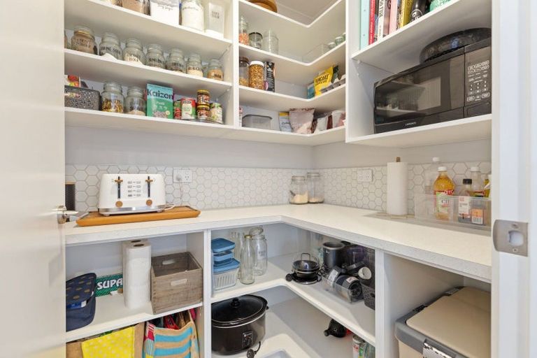 Photo of property in 1 Gibraltar Way, Fitzherbert, Palmerston North, 4410