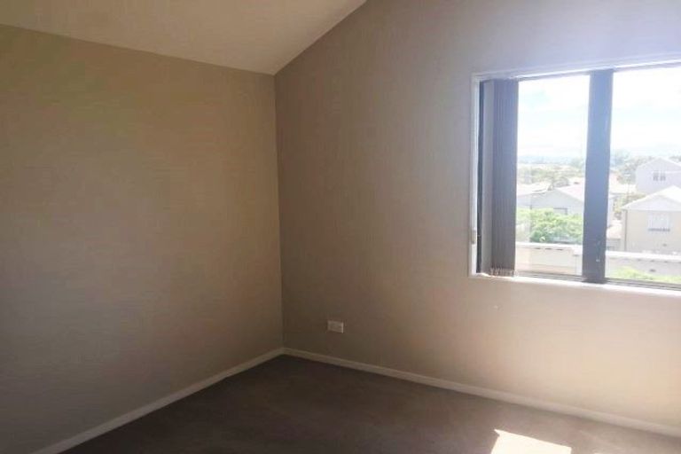 Photo of property in 4 Opito Way, East Tamaki, Auckland, 2013