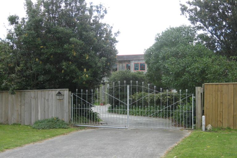 Photo of property in 3 Somerset Grove, Waitarere Beach, Levin, 5510