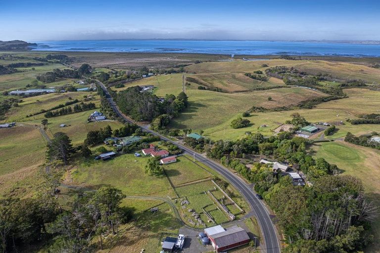 Photo of property in 1688 South Head Road, South Head, Helensville, 0874
