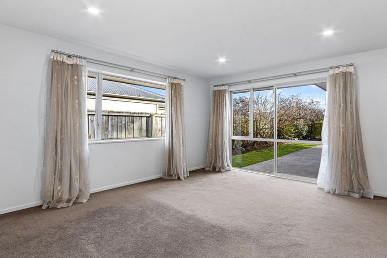 Photo of property in 8 Len Hale Place, Parklands, Christchurch, 8083