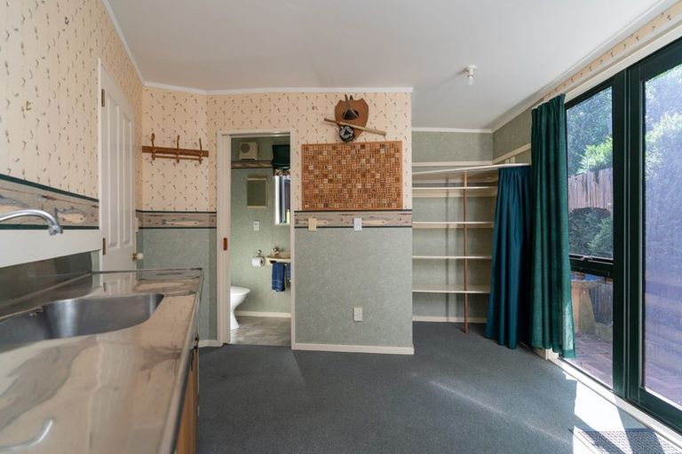 Photo of property in 42 Guildford Drive, Paraparaumu, 5032