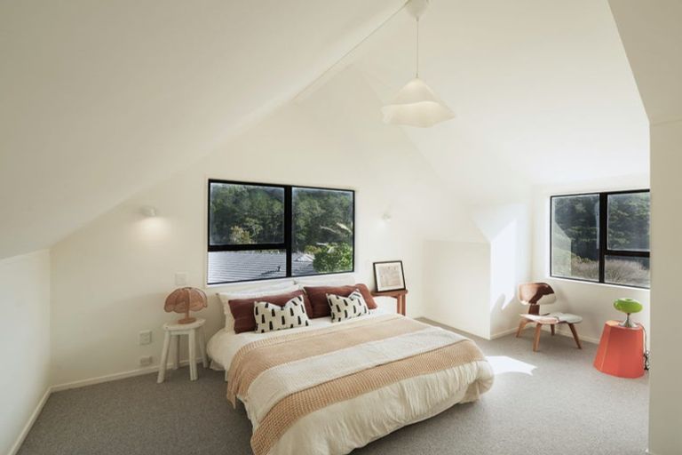 Photo of property in 2 Glendawn Place, Bayview, Auckland, 0629