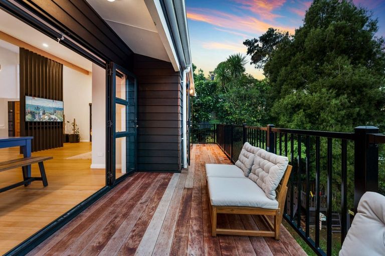 Photo of property in 2/21 Aorangi Place, Birkenhead, Auckland, 0626