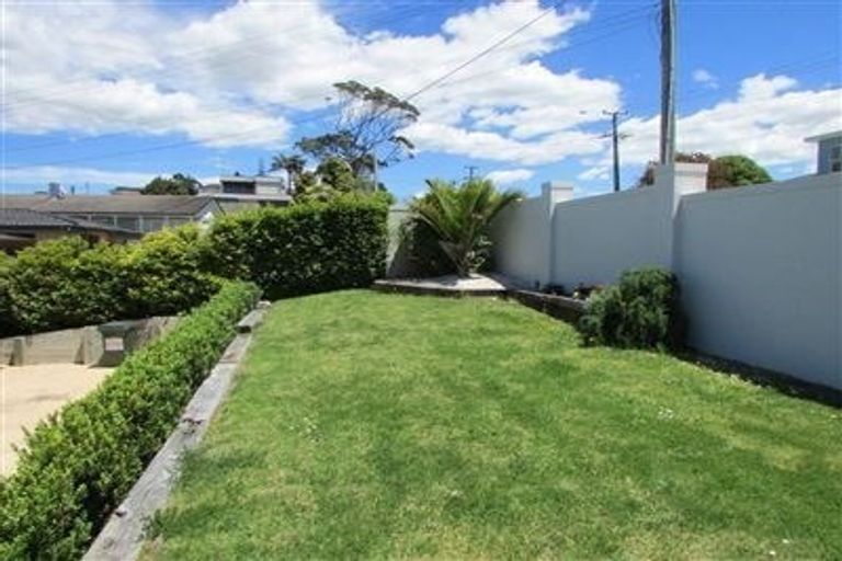 Photo of property in 52 Knights Road, Rothesay Bay, Auckland, 0630