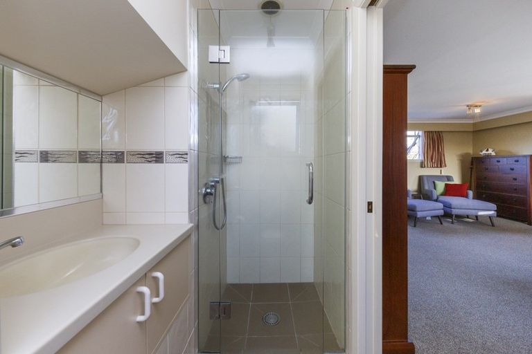 Photo of property in 38 Wikiriwhi Crescent, Awapuni, Palmerston North, 4412