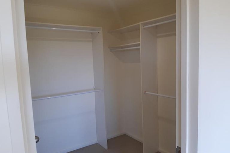 Photo of property in 4 Highgrove Lane, Totara Vale, Auckland, 0632