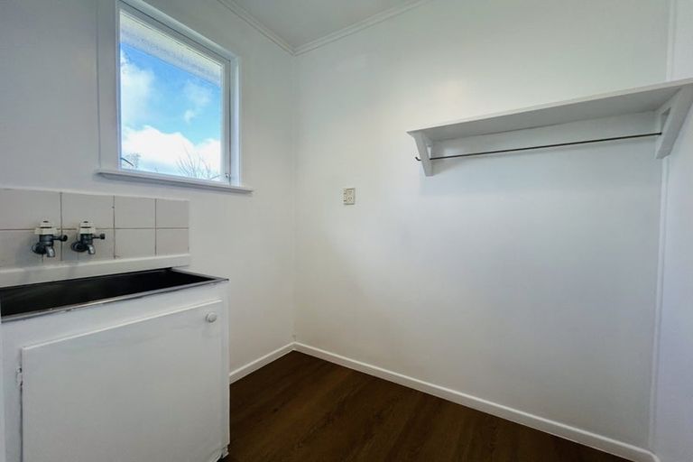Photo of property in 27 Normandy Place, Henderson, Auckland, 0610