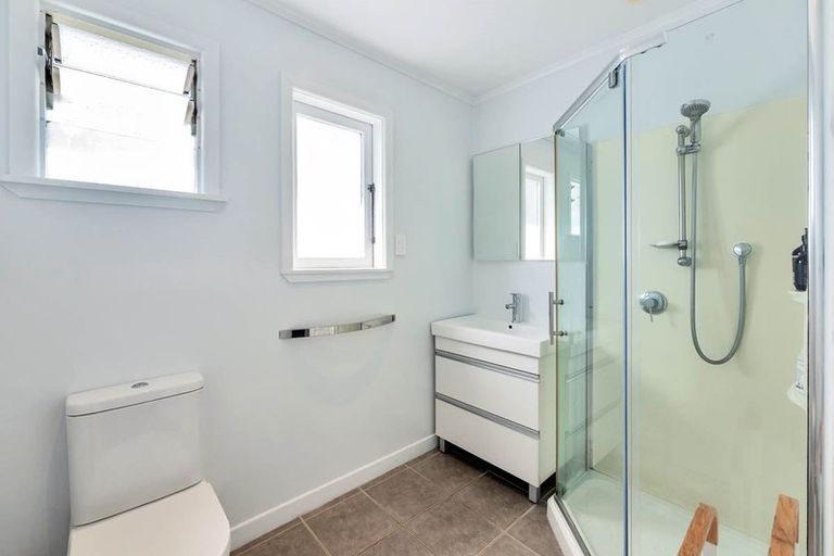 Photo of property in 1/1 Newington Road, Henderson, Auckland, 0612