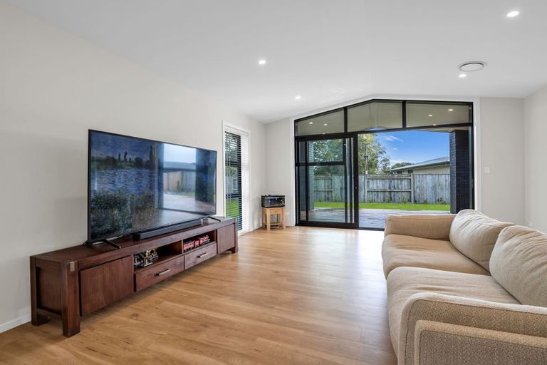 Photo of property in 27 Coutts Way, Fitzherbert, Palmerston North, 4410