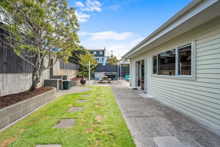 Photo of property in 2 Rondane Place, Tirohanga, Lower Hutt, 5010