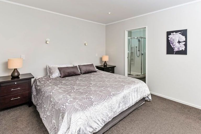 Photo of property in 24 Coralsea Way, Arkles Bay, Whangaparaoa, 0932