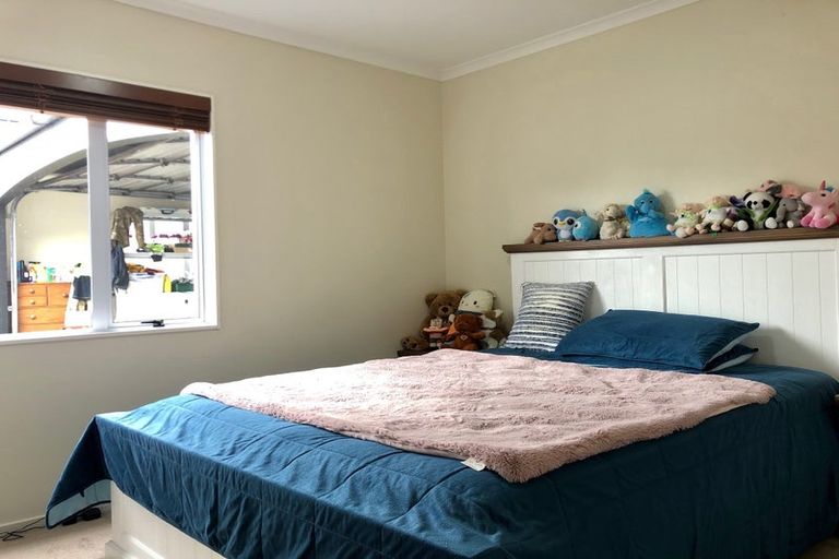 Photo of property in 12 Naul Place, East Tamaki Heights, Auckland, 2016