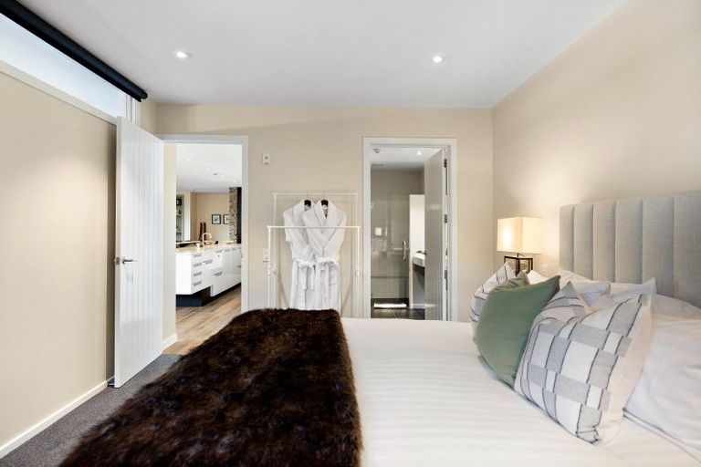 Photo of property in 6 Lordens Place, Fernhill, Queenstown, 9300