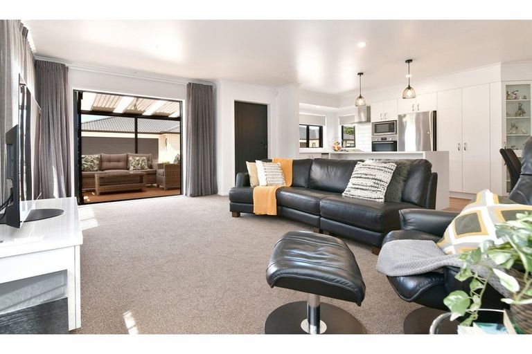 Photo of property in 3 Waitaha Close, Orewa, 0931