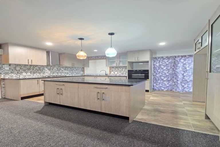Photo of property in 14 Waimana Road, Conifer Grove, Takanini, 2112