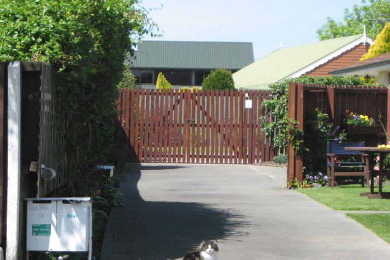 Photo of property in 2/10 Salford Avenue, Redwood, Christchurch, 8051