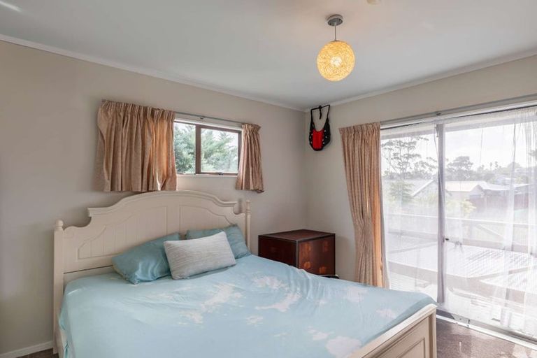 Photo of property in 2/23 Flaunty Place, West Harbour, Auckland, 0618