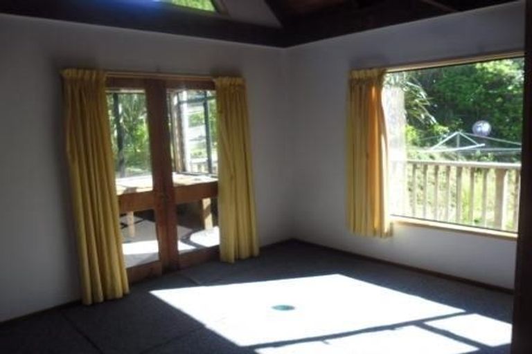 Photo of property in 1 Landing Road, Titirangi, Auckland, 0604