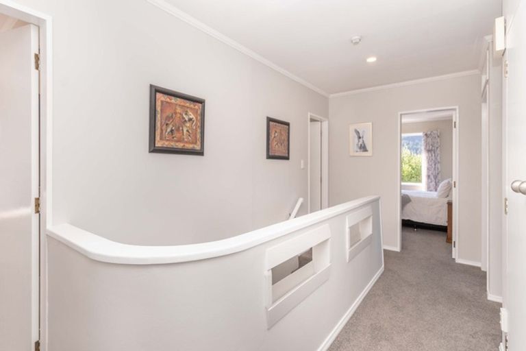 Photo of property in 52 Oriel Avenue, Tawa, Wellington, 5028