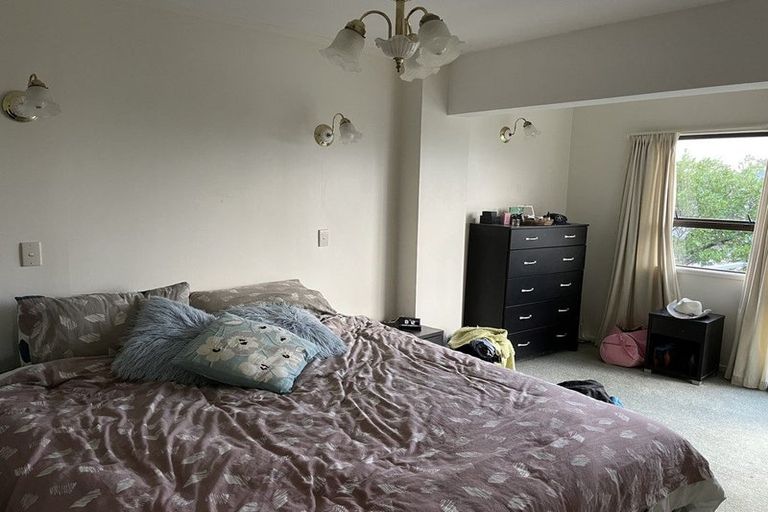 Photo of property in 1/64 Island Bay Road, Beach Haven, Auckland, 0626