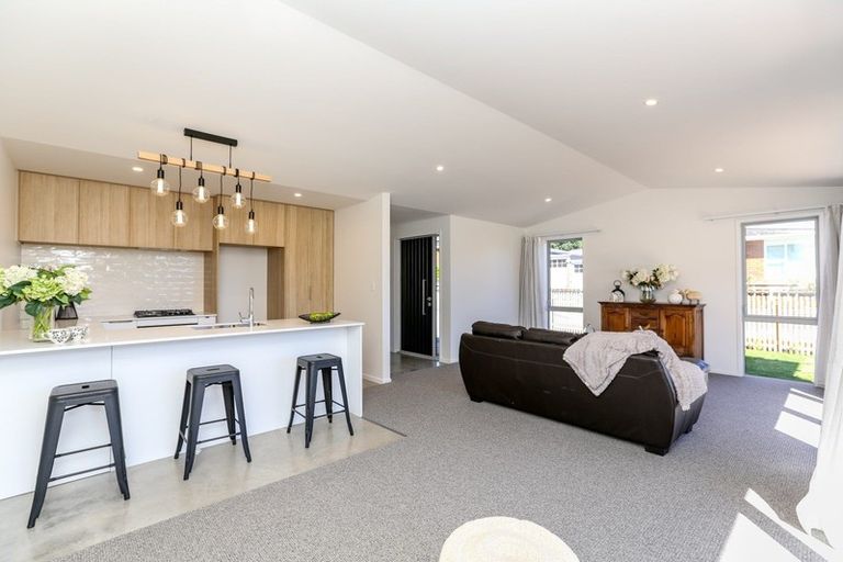 Photo of property in 6b Burns Street, Westown, New Plymouth, 4310