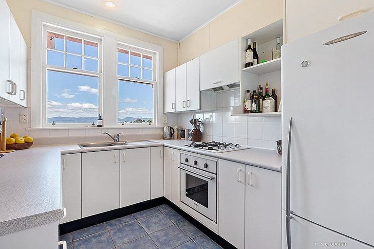 Photo of property in 9 Thorby Street, Northland, Wellington, 6012