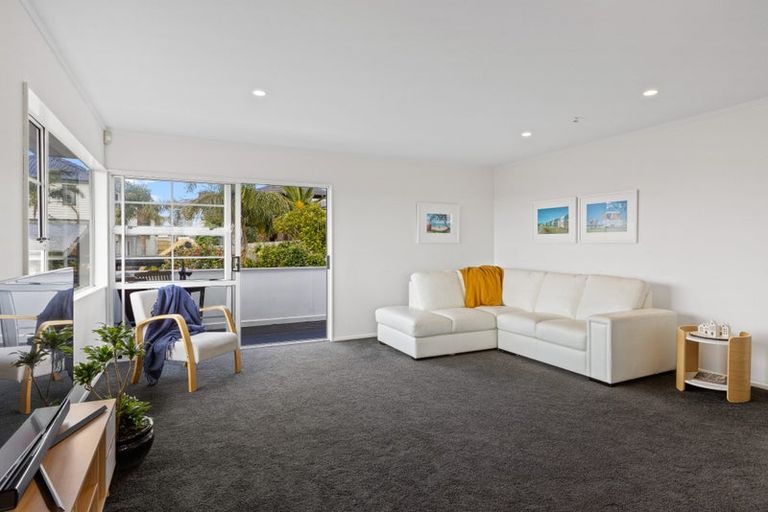Photo of property in 2/4 Holt Avenue, Torbay, Auckland, 0630