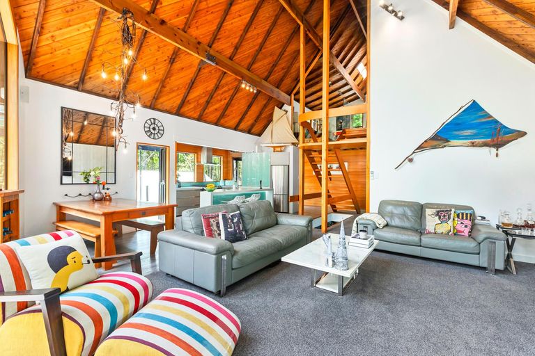 Photo of property in 93 Brick Bay Drive, Sandspit, Warkworth, 0982