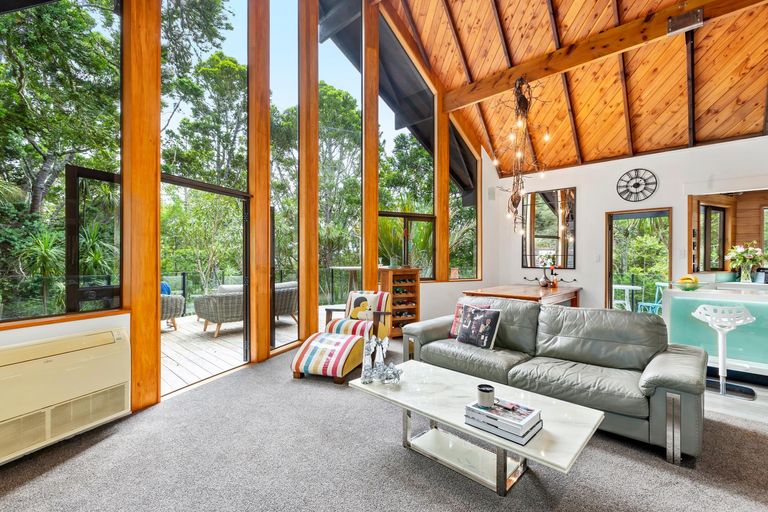 Photo of property in 93 Brick Bay Drive, Sandspit, Warkworth, 0982