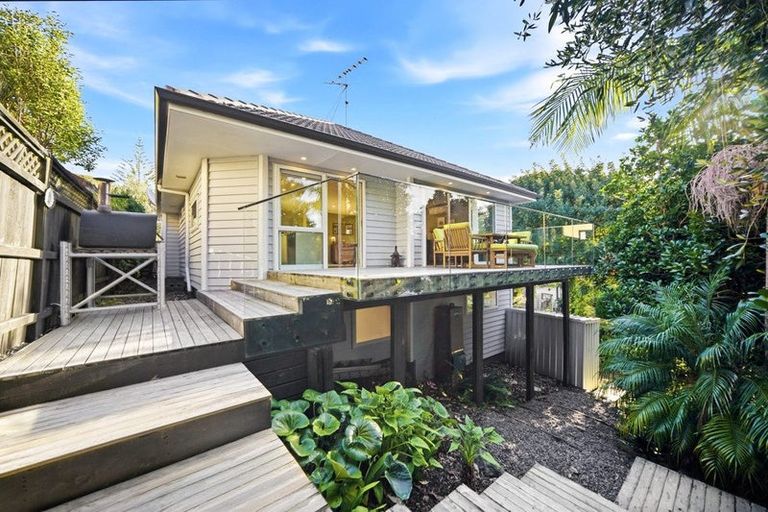 Photo of property in 11a Langana Avenue, Browns Bay, Auckland, 0630