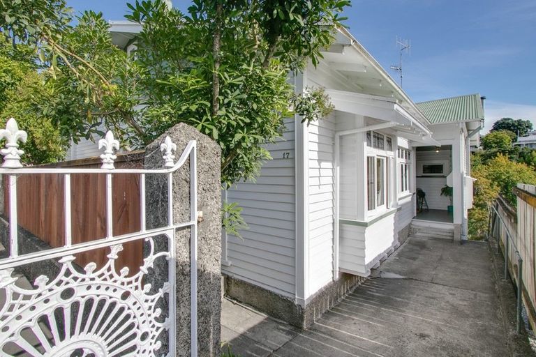 Photo of property in 17 May Avenue, Hospital Hill, Napier, 4110