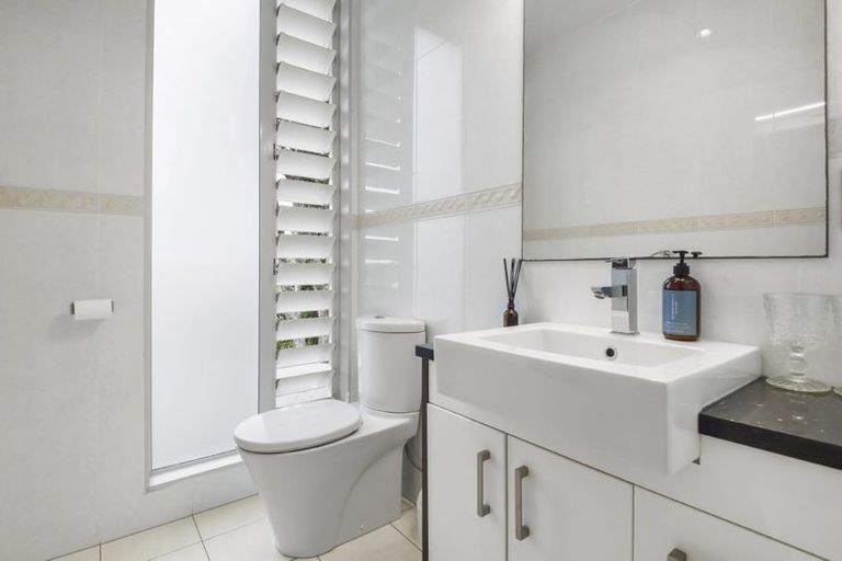 Photo of property in 42 Bayview Road, Browns Bay, Auckland, 0630