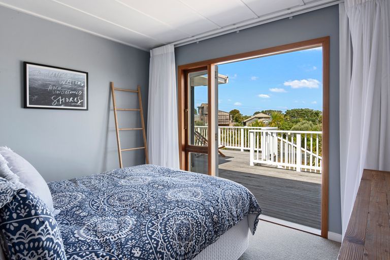 Photo of property in 4 Penguin Street, Leigh, 0985