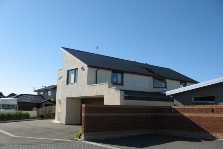 Photo of property in 33 Stableford Green, Burnside, Christchurch, 8053